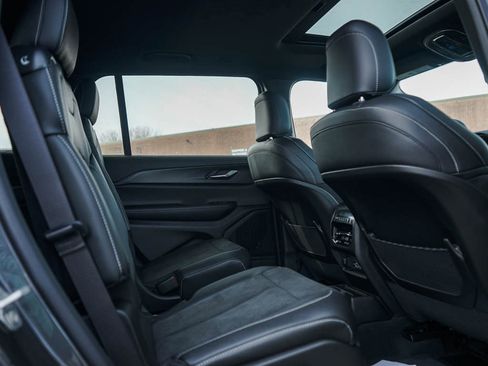 New 2025 Jeep Grand Cherokee L Altitude image 13