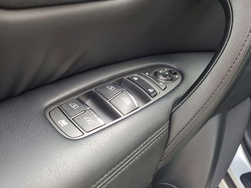 Certified 2021 Nissan Armada SV w/ SV Appearance Package image 18