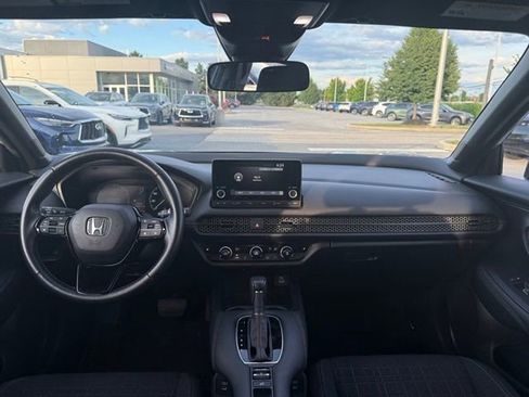 Used 2025 Honda HR-V Sport image 2