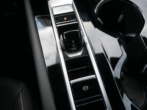 Certified 2025 Volkswagen Atlas Cross Sport SE image 33