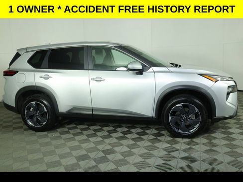 Used 2025 Nissan Rogue SV AWD/4WD image 2