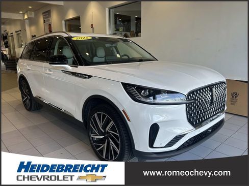 Used 2025 Lincoln Aviator Reserve w/ Equipment Group 201A AWD/4WD image 1