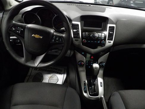 Used 2016 Chevrolet Cruze LT image 9