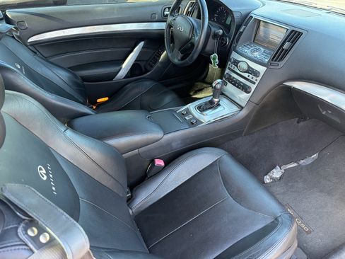 Used 2014 INFINITI Q60 Convertible w/ Premium Package RWD image 29
