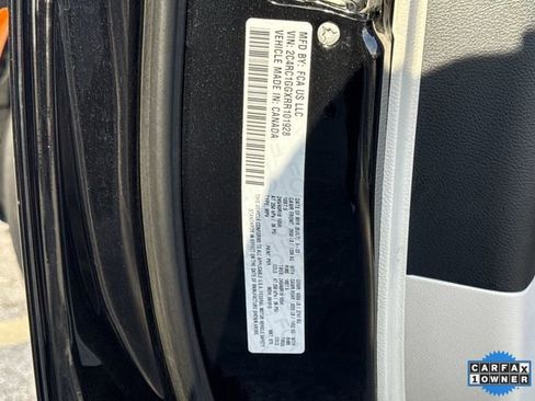 Used 2024 Chrysler Pacifica Limited image 33