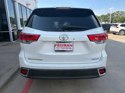 Used 2019 Toyota Highlander Limited FWD image 9