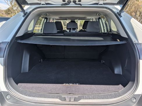 Used 2022 Toyota RAV4 XLE w/ Convenience Package FWD image 9