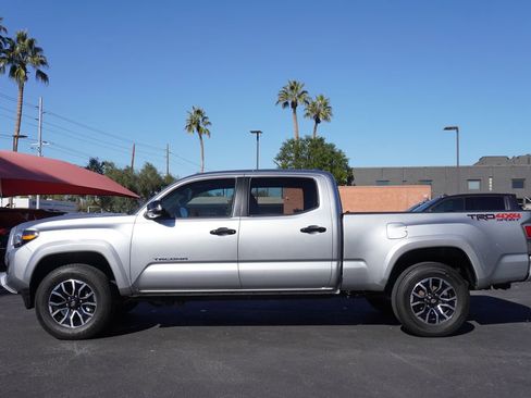 Used 2023 Toyota Tacoma TRD Sport image 2