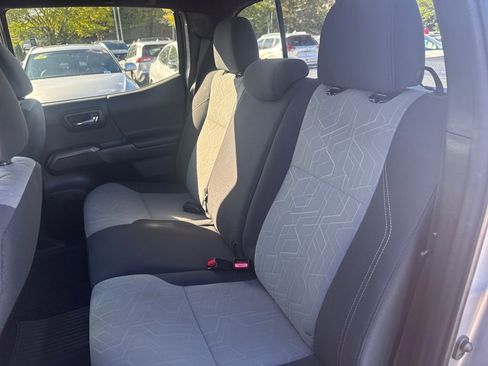 Used 2022 Toyota Tacoma TRD Sport image 33