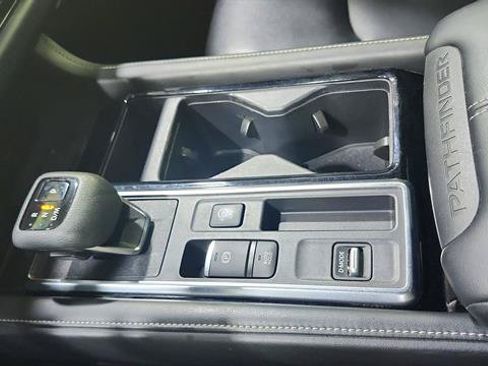 Certified 2023 Nissan Pathfinder SL w/ Black Appearance Package FWD image 15
