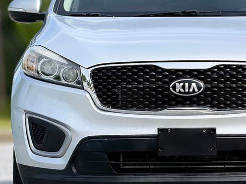 Used 2017 Kia Sorento LX FWD image 14