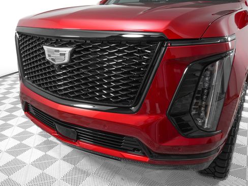 Used 2026 Cadillac Escalade Platinum Sport w/ LPO, ONYX Package image 34