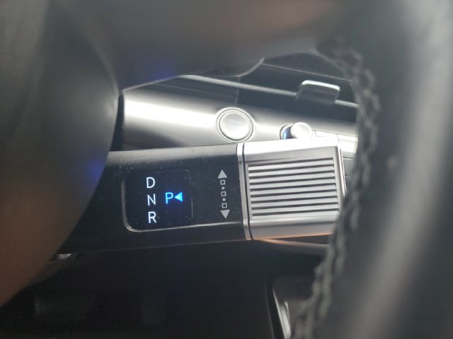 Certified 2025 Hyundai Kona SEL AWD/4WD image 25