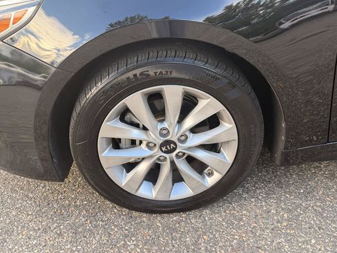 Used 2018 Kia Optima LX w/ 17" Alloy Wheels Package FWD image 10