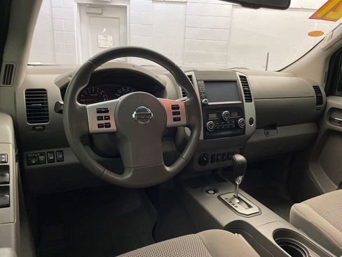 Used 2021 Nissan Frontier SV w/ Midnight Edition Floor Mats AWD/4WD image 11