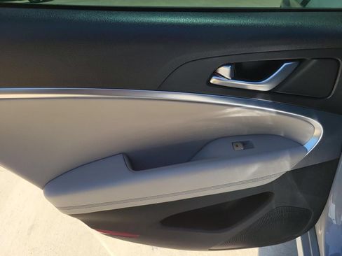 Used 2022 Genesis G70 2.0T RWD image 9