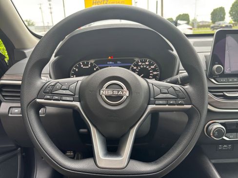 Used 2025 Nissan Altima 2.5 SV image 28