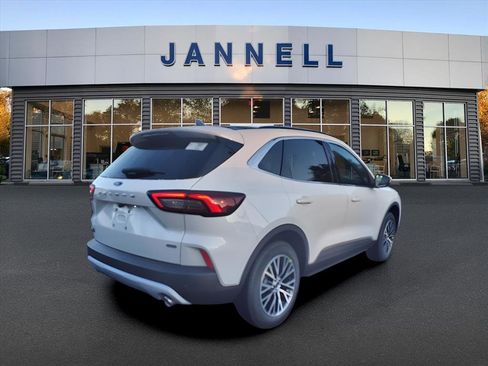 Used 2025 Ford Escape PHEV image 5