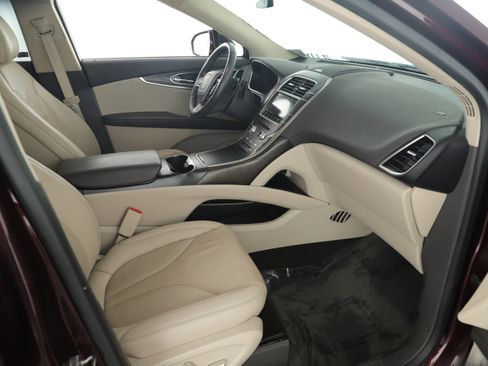 Used 2019 Lincoln Nautilus Reserve image 16