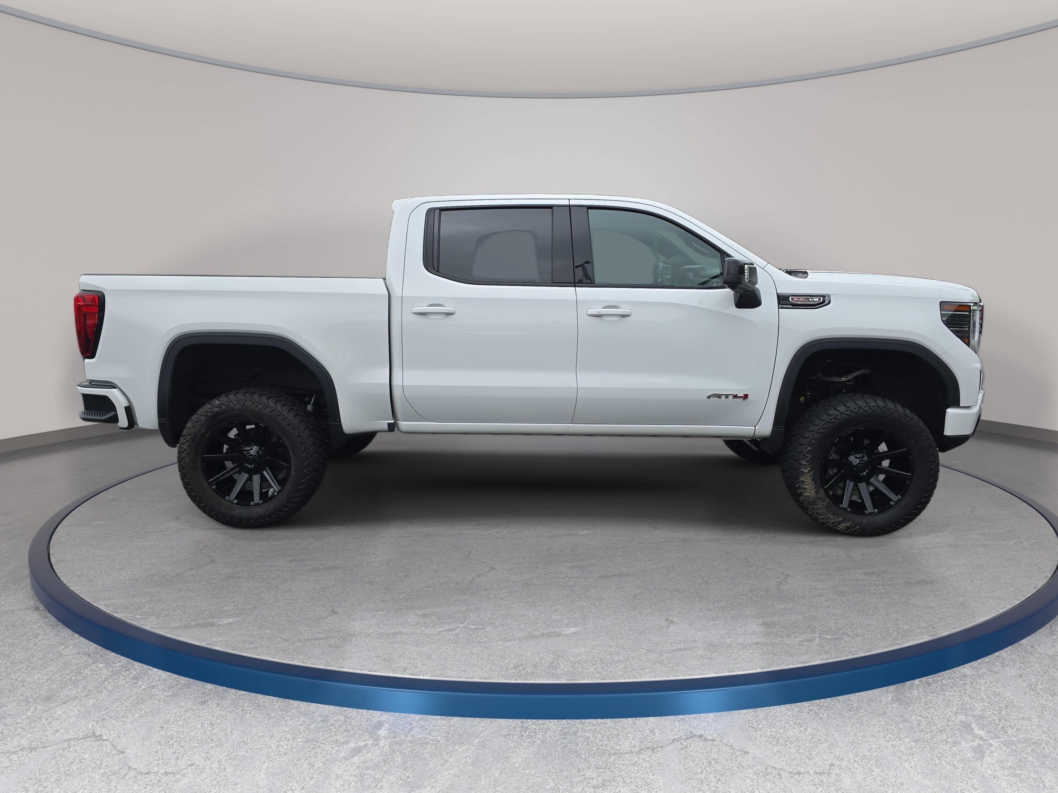 Used 2024 GMC Sierra 1500 AT4 w/ AT4 Preferred Package AWD/4WD image 4