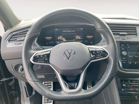 Used 2022 Volkswagen Tiguan SE R-Line image 15