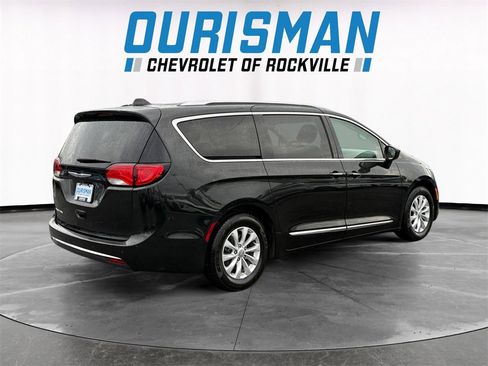 Used 2018 Chrysler Pacifica Touring-L image 6