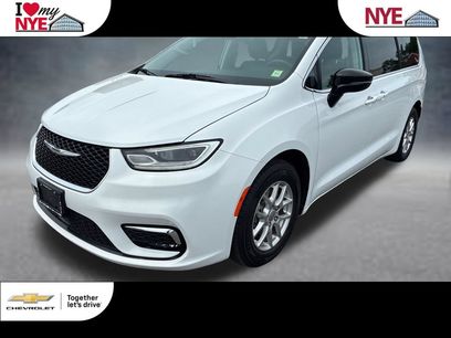 Used 2024 Chrysler Pacifica Touring-L