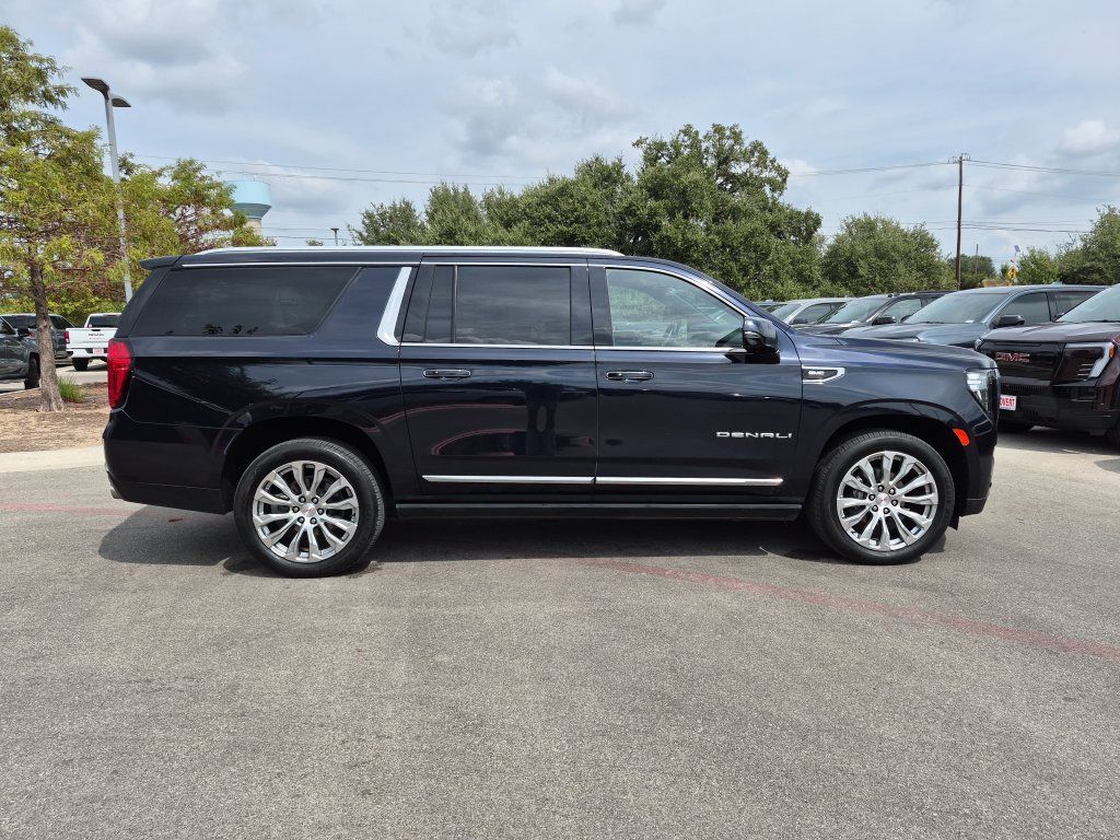 Used 2023 GMC Yukon XL Denali AWD/4WD image 11