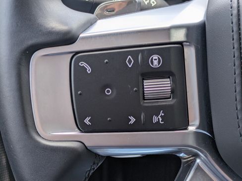 Used 2025 Land Rover Discovery Metropolitan Edition AWD/4WD image 27