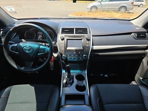 Used 2017 Toyota Camry SE w/ Protection Package (Q2) FWD image 10