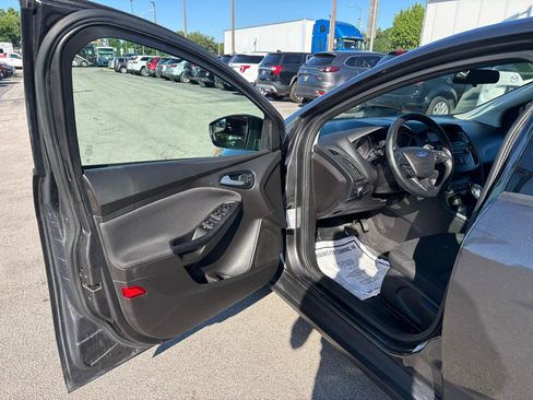 Used 2015 Ford Focus SE FWD image 15