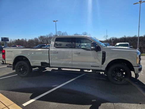 New 2026 Ford F250 Lariat w/ Black Appearance Package AWD/4WD image 4