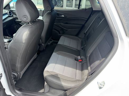 Used 2025 Chevrolet Trax LT w/ Driver Confidence Package FWD image 9