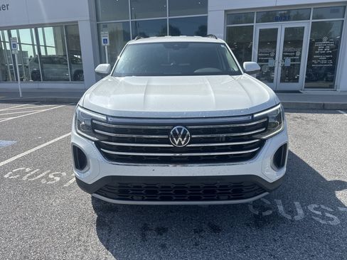 Used 2024 Volkswagen Atlas SE AWD/4WD image 2