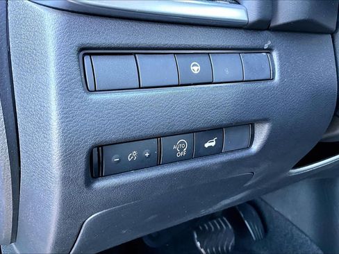 Used 2023 Nissan Rogue SL w/ SL Premium Package FWD image 31