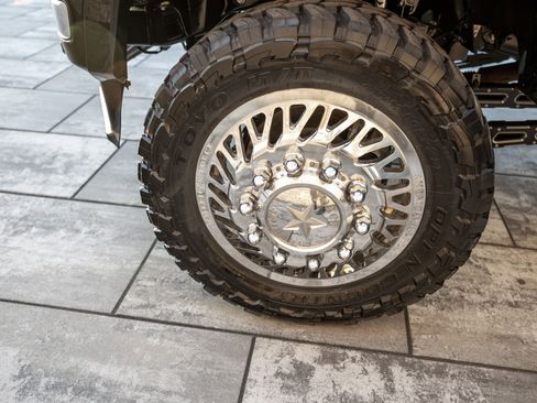 Used 2024 Ford F450 Platinum w/ FX4 Off-Road Package image 25