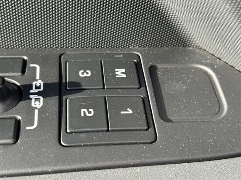 Used 2024 Land Rover Defender 130 X-Dynamic SE image 26