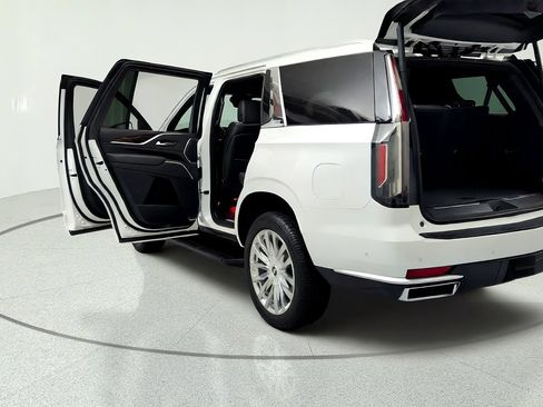 Certified 2022 Cadillac Escalade Premium Luxury AWD/4WD image 11