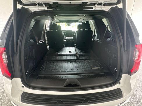 Used 2025 GMC Yukon Elevation w/ Technology Package AWD/4WD image 12