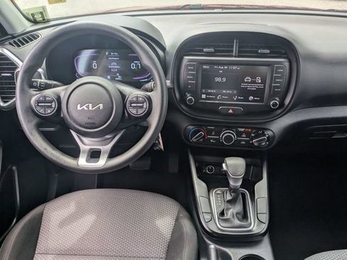 Used 2025 Kia Soul LX FWD image 31