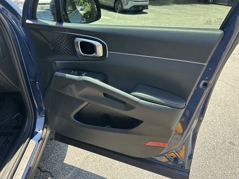 Used 2025 Kia Sorento S w/ Panoramic Sunroof Package FWD image 17