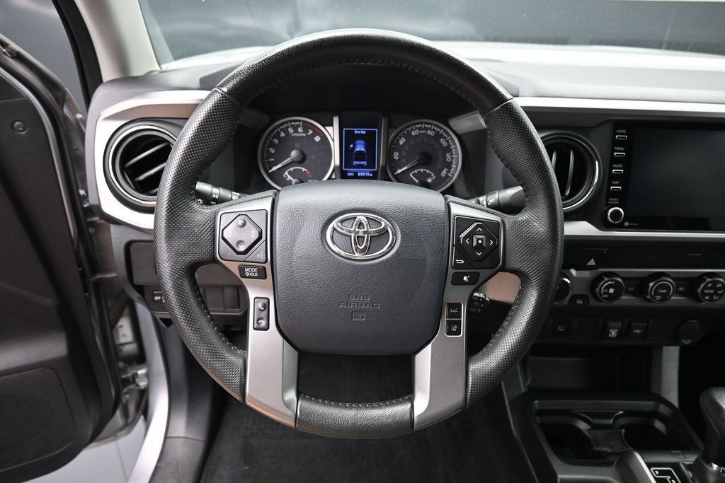 Certified 2020 Toyota Tacoma SR5 AWD/4WD image 16