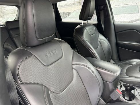 Used 2019 Jeep Cherokee Limited AWD/4WD image 8