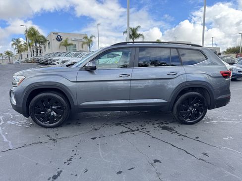 Used 2025 Volkswagen Atlas SE image 7