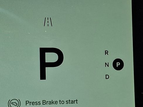 Used 2022 Rivian R1T Adventure image 18
