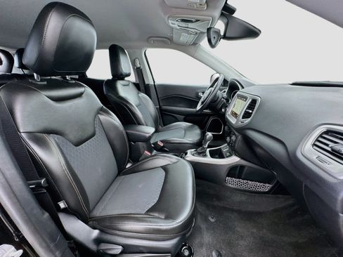 Used 2018 Jeep Compass Latitude w/ Popular Equipment Group FWD image 20