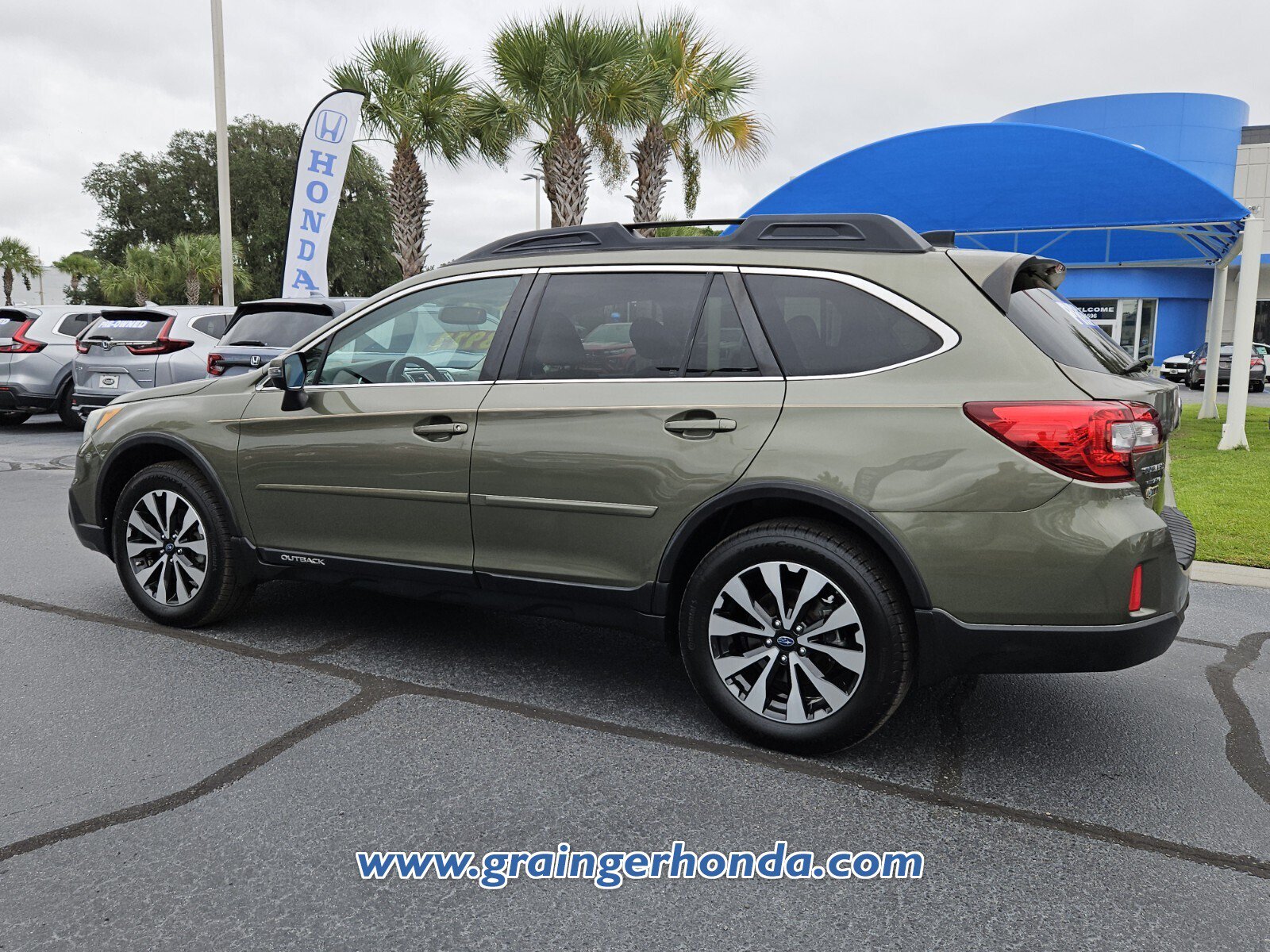 Used 2016 Subaru Outback 2.5i Limited AWD/4WD image 3