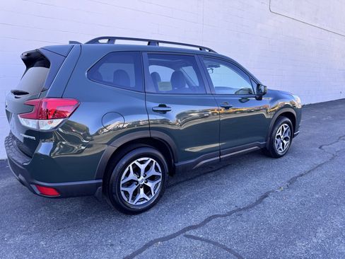 Used 2022 Subaru Forester Premium image 4