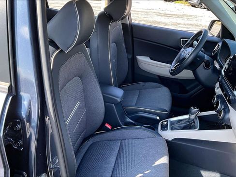 Used 2024 Hyundai Venue Limited image 9