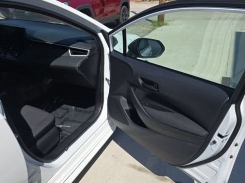 Used 2025 Toyota Corolla LE FWD image 27